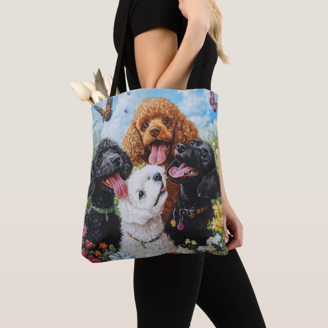 Poodle e Bolsa de Cachorro de Goldendoodle (Close Up)
