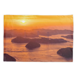 Pôr do sol em Kurushima Kaikyo Bridge e Kurushi