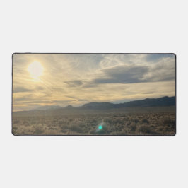 Pôr do Sol no Deserto de Nevada – Céu Dourado Sobr