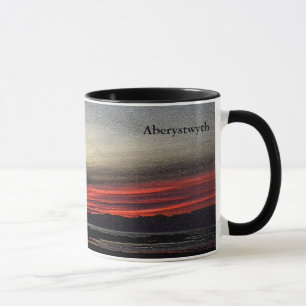 Pôr do sol sobre o mar na caneca de Aberystwyth