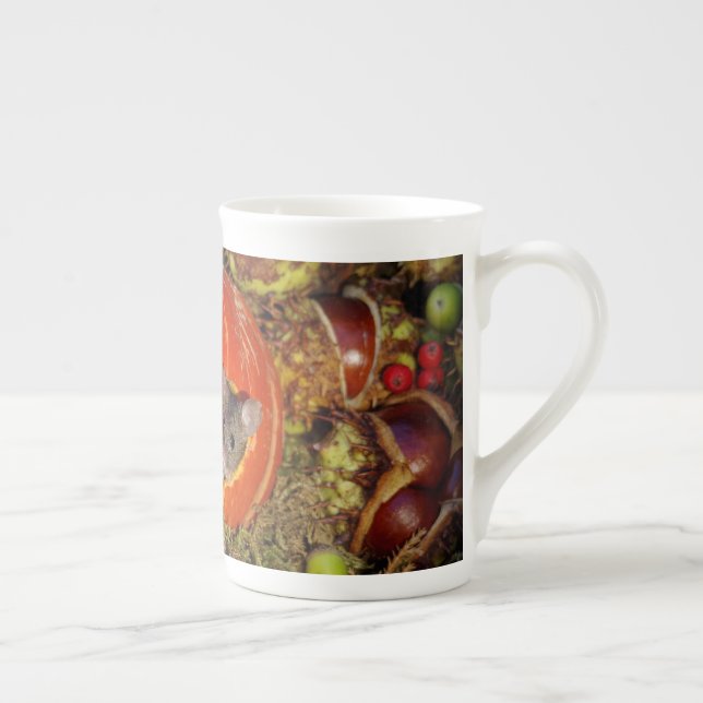 Porcelana George, o mouse em uma caneca de madeira 2 (Direita)