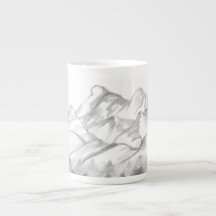 Montanhas Desenhadas a Lápis em Caneca de Latte