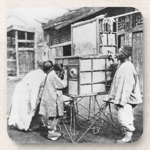 Porta-copo A lanterna mágica, c.1870 (foto de b/w)