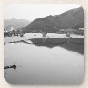 Porta-copo Ásia, Japão, Iwakuni. Pescadores e ponte histórica