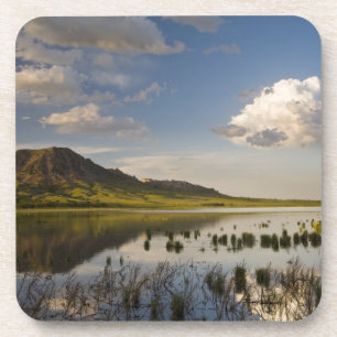 Porta-copo Bear Butte se reflete no lago Bear Butte perto