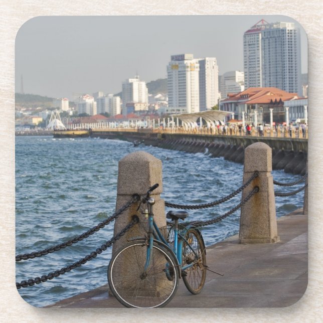 Porta-copo Bicicleta na orla com a silhueta da cidade de Yant (Frente)