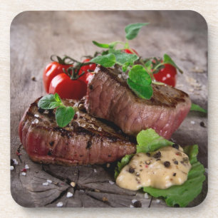 Porta-copo Bifes grelhados do churrasco com ervas e os