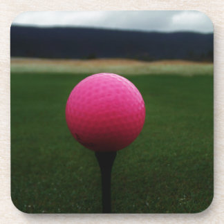 Porta-copo Bola de Golfe Rosa em campo de golfe na montanha