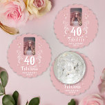 Porta-copo De Papel 40 e Fabuloso aniversário de 40 anos de Foto Rosa<br><div class="desc">40 e uma fabulosa Porta copos de papel de aniversário de 40 anos de fotos rosa com fotos. 40 e texto fabuloso em um roteiro branco com um nome e uma folhagem branca em um fundo rosa. Personalize com sua foto,  seu nome e a idade.</div>