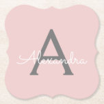 Porta-copo De Papel Nome do Monograma da Rapariga da Cinza Rosa Escamo<br><div class="desc">Cor-de-rosa e Cinza Simples Script Monogramas Name Portas copos de papel. Isso faz a formatura perfeita,  aniversário,  casamento,  chá de panela,  aniversário,  chá de fraldas ou presente de festa de solteira para alguém que ama luxo de vidro e estilos quíticos.</div>