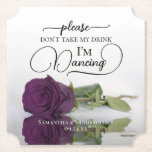 Porta-copo De Papel Plum Purple Glam Rosa Não tome meu casamento com b<br><div class="desc">Esta porta copos de casamento é elegante, na moda, e divertida! Apresenta uma fotografia de um solteiro de púrpura de ameixa com longos ou rosa de beringela que se encontra do seu lado, espelhada numa piscina de água. O texto diz "Por favor, não tome minha bebida, estou dançando" escrito em...</div>