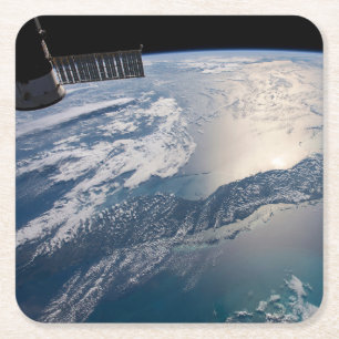 Porta-copo De Papel Quadrado A Estação Espacial Internacional Acima Do Atlântic