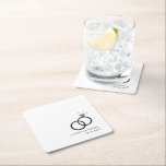 Porta-copo De Papel Quadrado Anéis de noivado | Script de Festa de noivado<br><div class="desc">Uma porta copos de papel divertida e exclusiva,  com script,  personalizada especificamente para o seu futuro janto ou festa de noivado.  Ele apresenta um conjunto de anéis de noivado. Por baixo disto e por cima estão os nomes da noiva e do noivo e a data do noivado ou casamento.</div>