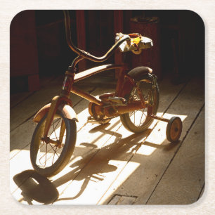 Porta-copo De Papel Quadrado Bicicleta infantil no antigo moinho de grãos