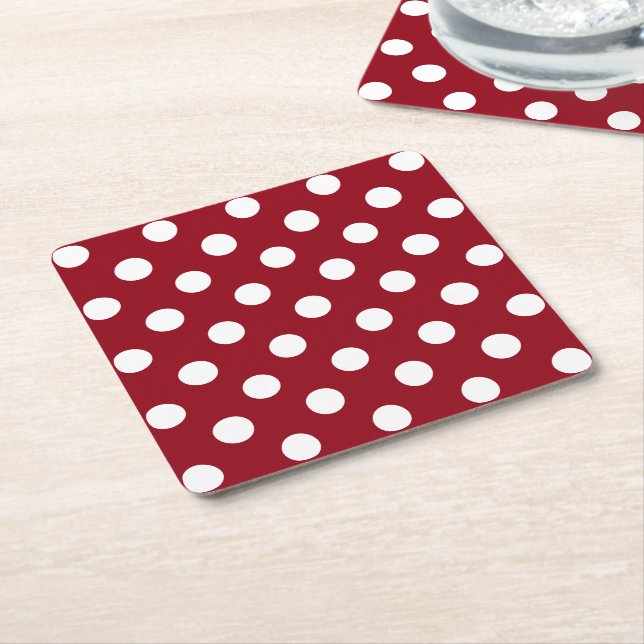 Porta-copo De Papel Quadrado Bolinhas brancas no vermelho Crimson (Inclinado)