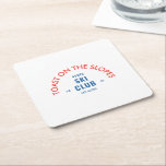 Porta-copo De Papel Quadrado Brinde No Slopes Après Ski Club Vermelho & Azul<br><div class="desc">Toast On The Slopes, Après Ski Club, retro vermelho & sky blue ski resort crest, portas copos de papel. Personalize com o ano de sua viagem de esqui e local da estância de esqui. Perfeito para uma viagem de esqui de destino de grupo ou para um aniversário, solteiro ou festa...</div>