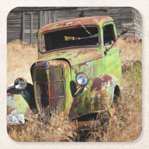 Porta-copo De Papel Quadrado Carro de oxidação na frente da fazenda abandonada