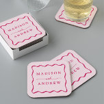 Porta-copo De Papel Quadrado Casamento de Moldura Moderno Rosa<br><div class="desc">Adicione um toque de na moda à sua recepção de casamento, janto de ensaio, festa de noivado ou chá de casamento com estas portas copos de papel de Quadro de Onda Rosa Moderno. As portas copos de casamento retrógradas exibem os nomes dos casais em letras negrito cor-de-rosa cercadas por uma...</div>