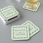 Porta-copo De Papel Quadrado Casamento de Moldura Verde Moderno<br><div class="desc">Adicione um toque de na moda à sua recepção de casamento, janto de ensaio, festa de noivado ou chá de casamento com estas portas copos de papel de Quadro de Onda Verde Moderna. As portas copos de casamento retrógradas exibem os nomes dos casais em letras verdes em negrito cercadas por...</div>