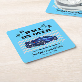 Porta-copo De Papel Quadrado Corrida sobre o moderno carro desportivo azul a qu