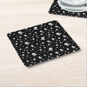 Porta-copo De Papel Quadrado Cranios de Piratas Brancos Pequenos em Fundo Preto