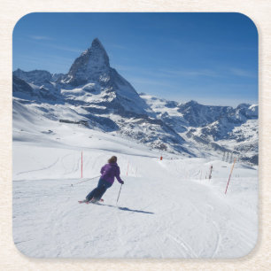 Porta-copo De Papel Quadrado Esquiando com Mt. Matterhorn em Zermatt, suiça