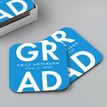 Porta-copo De Papel Quadrado Festa de formatura Azul Formando Negrito<br><div class="desc">Portas copos personalizadas de graduação com "Formando" em letras brancas em negrito com fundo azul. Personalize as portas copos de graduação adicionando o nome do formando e o ano de graduação. As portas copos personalizadas de graduação são perfeitas para segundos graus e formandos.</div>