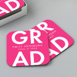 Porta-copo De Papel Quadrado Festa de formatura Rosa Quente de Formando Negrito<br><div class="desc">Portas copos personalizadas de graduação com "Formando" em letras brancas em negrito com fundo rosa-quente. Personalize as portas copos de graduação adicionando o nome do formando e o ano de graduação. As portas copos personalizadas de graduação são perfeitas para segundos graus e formandos.</div>