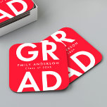 Porta-copo De Papel Quadrado Festa de formatura Vermelho Formando Negrito<br><div class="desc">Portas copos personalizadas de graduação com "Formando" em letras brancas em negrito com fundo vermelho. Personalize as portas copos de graduação adicionando o nome do formando e o ano de graduação. As portas copos personalizadas de graduação são perfeitas para segundos graus e formandos.</div>