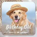 Porta-copo De Papel Quadrado Foto personalizada de Pet Festa de aniversário de<br><div class="desc">Garota de aniversário! Adicione o toque final à sua festa de aniversário de cachorros ou cachorros com esta simples porta copos de festas de aniversário de design de cachorro para o aniversariante de fotos de estimação. Adicione a foto favorita do seu filhote e personalize com o nome, número de aniversário....</div>
