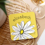 Porta-copo De Papel Quadrado Margarida Branca e Amarela com Texto Personalizado<br><div class="desc">Uma peça de arte dúzia e caprichosa,  hipster. Você pode adicionar um nome,  monograma ou outro texto personalizado. Se você precisar mover a arte ao redor,  clique no botão personalizar para fazer alterações.</div>