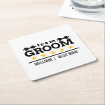 Porta-copo De Papel Quadrado Melhor Homem do Team Groom<br><div class="desc">Celebre o seu esquadrão de casamento em estilo com esta porta copos personalizada do "Grupo de Equipe", com sotaques negros e dourados, gráficos de gravata de arco e texto personalizado. Adicione o nome e o papel do seu melhor homem para criar uma manutenção prática que ele apreciará muito depois do...</div>