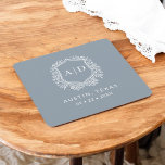 Porta-copo De Papel Quadrado Monograma Moderno Casamento Dusty Crest Azul<br><div class="desc">Adicione um toque elegante à sua comemoração com a Porta copos de papel quadrado do Monograma Moderno. Apresentando um sofisticado design de crista monograma, essas portas copos são perfeitas para casamentos, festas de noivado ou chás de panela. A forma quadrada de na moda e as superfícies absorventes de papel de...</div>