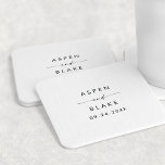 Porta-copo De Papel Quadrado Porta copos de Papel Quadrado de Casamento de Scri<br><div class="desc">Este casamento de guião moderno a favor da porta copos de papel quadrado é perfeito para um casamento minimalista. O simples design preto e branco apresenta uma tipografia industrial única, com estilo boho moderno. Personalizável em qualquer cor. Mantenha o design mínimo e elegante, como está, ou personalize-o adicionando seus próprios...</div>
