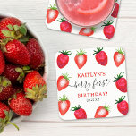 Porta-copo De Papel Quadrado Primeiro primeiro aniversario de morango doce<br><div class="desc">Estas portas copos de morango são perfeitas para qualquer pequeno que comemore um primeiro aniversário este ano. O design apresenta morangos pintados manualmente com aquarela e uma formulação fácil de personalizar modelo. Itens de partes correspondentes podem ser encontrados na coleção.</div>