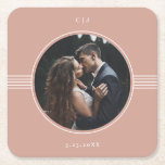 Porta-copo De Papel Quadrado Quadro Elegante | Terracotta Foto Casamento<br><div class="desc">Estas elegantes portas copos de casamento apresentam um quadro branco redondo em volta da sua foto pessoal,  com linhas geométricas correspondentes e texto moderno em um fundo de terracota. Um design minimalista e na moda.</div>