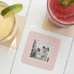 Porta-copo De Papel Quadrado Rosa Moderno e Branco | Foto da família | Inicial<br><div class="desc">esta fotografia da família rosa e branca moderna exprime um sentimento de união,  amor e estilo contemporâneo. Captura um momento de alegria e unidade,  mostrando a beleza da família e sua conexão harmoniosa.</div>
