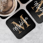Porta-copo De Papel Quadrado Script Moderno Elegante de Monograma Dourado Negra<br><div class="desc">Dourado Monograma Elegante de Esquadrão Moderno Elegante Negra Porta copos de Papel Quadrado.Personalize facilmente esta moderna porta copos de papel quadrado elegante com seu monograma e nome personalizados.</div>