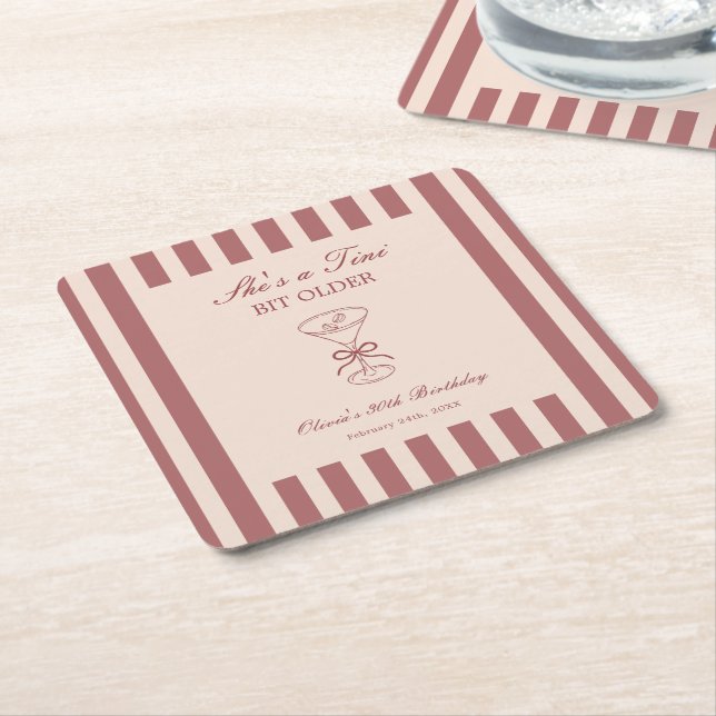 Porta-copo De Papel Quadrado She's A Tini Bit Older Coffee Martini Birthday (Inclinado)