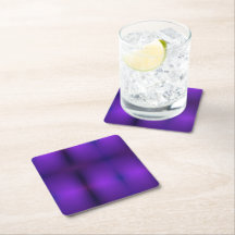 Suportes com gradiente roxo em uma mesa de madeira