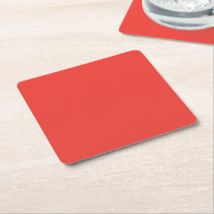 Porta-copo De Papel Quadrado um fundo vermelho com uma borda branca