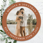 Porta-copo De Papel Redondo Casamento Fotográfico Personalizado por Terracotta<br><div class="desc">Adicione o toque final ao seu casamento com estas portas copos personalizadas divertidas. Perfeito como favores de casamento para todos os seus convidados. Personalize esses favores de casamento com sua foto favorita de casamento, sua nova foto e personalize com nome e data. Veja nossa coleção de casamento para combinar favores...</div>