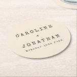 Porta-copo De Papel Redondo Casamento Personalizado Da Máquina De Digitalizaçã<br><div class="desc">Porta copos de papel redondo de casamento personalizado de fonte de máquina de escrever minimalista retrô em Creme</div>