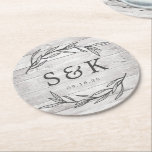 Porta-copo De Papel Redondo Casamento Rustic Laurel Leaf Monogramas<br><div class="desc">Impressão de madeira russa com folha de louros e porta copos de papel monograma dos casais para favores de casamento.</div>
