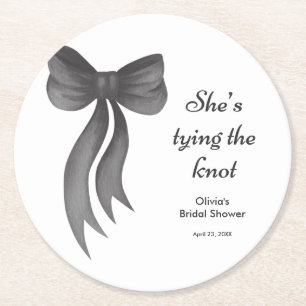 Porta-copo De Papel Redondo Chuva de Arroz com Laço Preto Ela Está Dando o Nó 