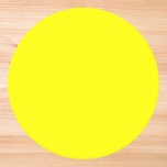 Porta-copo De Papel Redondo Cor Sólida Neon Amarelo<br><div class="desc">Cor Sólido Amarelo Neon. Um tom ousado e eletrificante de amarelo brilhante que imediatamente chama atenção. Esta matiz vívida evoca o calor radiante da luz do sol e a energia alegre de um girassol no florescimento do cheio. Este amarelo impressionante adiciona um talento fresco e dinâmico.</div>