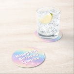 Porta-copo De Papel Redondo Festa de Aniversário de criança Espelho-do-Arco-Ír<br><div class="desc">Celebre o aniversário da sua garotinha com estas bonito portas copos de festas de cintura do arco-íris pastel que apresentam belas letras brancas com sombra roxa para o nome da sua criança. Essa decoração mágica exemplifica o encanto da infância.</div>