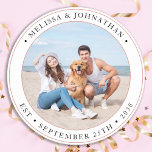 Porta-copo De Papel Redondo Foto Moderna Personalizada de Casamento<br><div class="desc">Adicione o toque final ao seu casamento com estas bonitas portas copos de casamento de fotos personalizadas. Perfeito para o seu casamento após festa e recepção, e como favores de casamento para os seus hóspedes. Personalize essas portas copos de casamento de cachorro fotográfico com sua foto favorita de casamento, seu...</div>