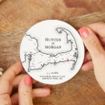 Porta-copo De Papel Redondo Harwich Port MÃE Wychmere Beach Club Wedding<br><div class="desc">Felicidades para o excelente de tempo em Cape Cod na sua celebração do casamento costeiro com essas elegantes portas copos de papel de mapa de Cabo Cod preto e branco. Portas copos de papel perfeitamente personalizadas para o seu assar, Festa de noivado, festa de boas-vindas, hora de coquetel ou Recepção...</div>