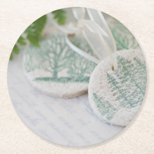 Porta-copo De Papel Redondo Ornamento da árvore da massa de sal em letras do